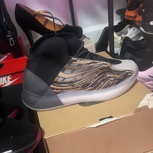 Yeezy men's Black and Gray Sneakers